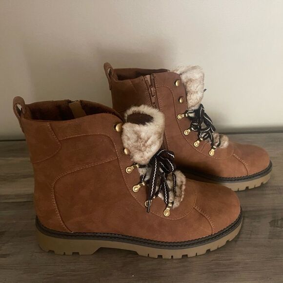 Ladies Ankle Boots Lace Up Faux Fur Tongue Size 9 Worn Once Brown Nubuck - Picture 1 of 8